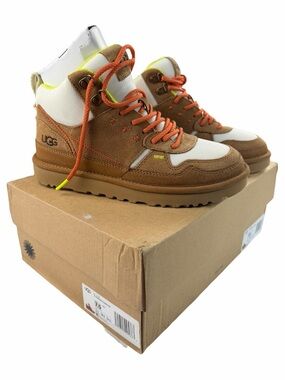 NWB UGG Women’s Highland Hi Heritage Sneaker Boots In Chestnut Suede Size 7.5